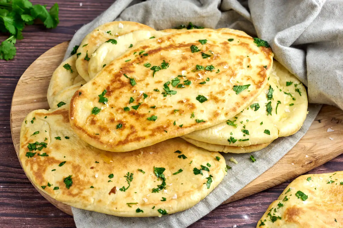 how to serve naan bread with curry
