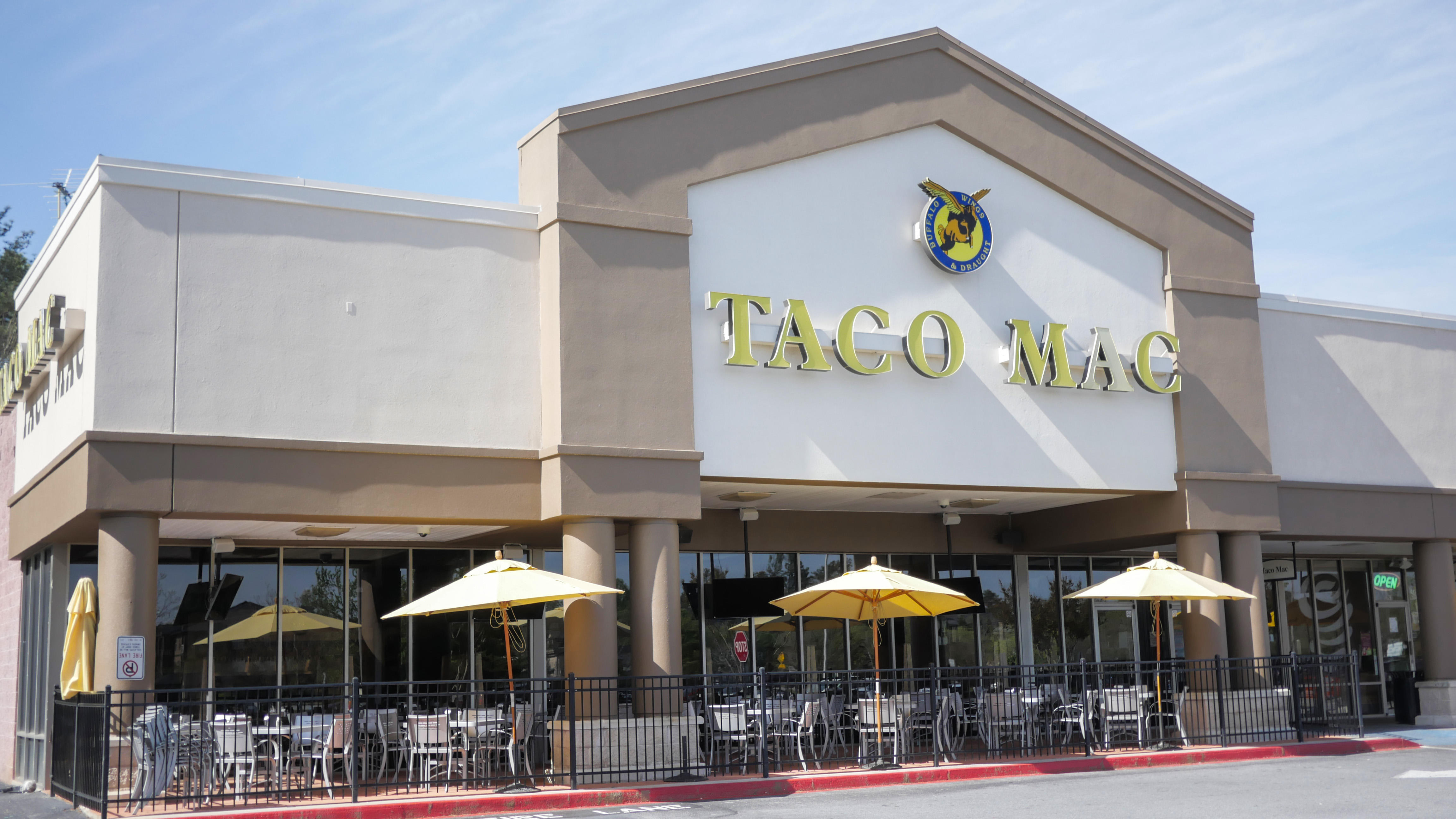 is taco mac open on thanksgiving
