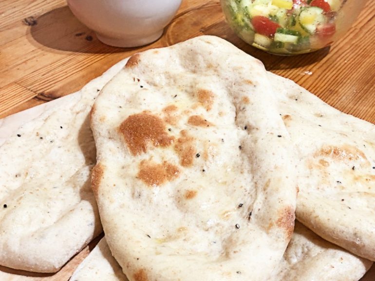 what is the difference between naan and pita

